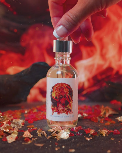 Pyra - Hair Oil Elixir - Smooth Palo Santo, Invigorating Mandarin, Coconut Shavings